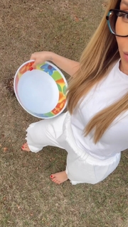 Carla Diaz feet photo thumbnail