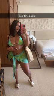 Queen Naija feet photo thumbnail