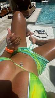 Queen Naija feet photo thumbnail