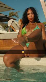 Queen Naija feet photo thumbnail
