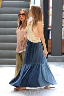 Jennifer Lopez feet photo thumbnail