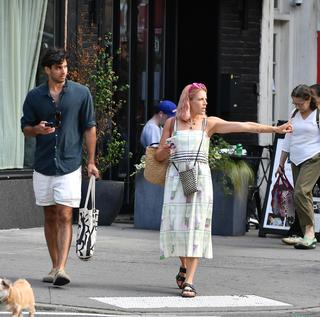 Busy Philipps feet photo thumbnail