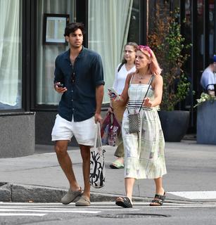 Busy Philipps feet photo thumbnail