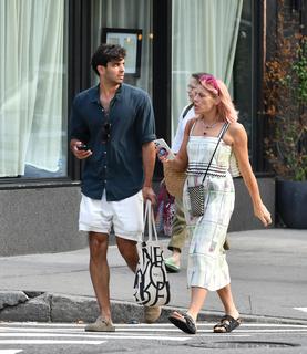 Busy Philipps feet photo thumbnail