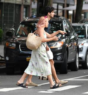 Busy Philipps feet photo thumbnail