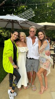 Alessandra Ambrosio feet photo thumbnail