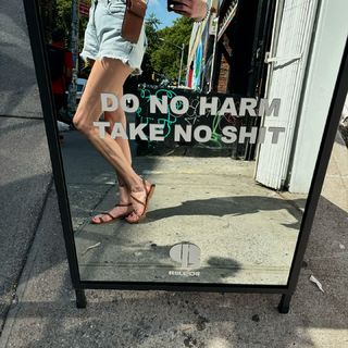 Katie Cassidy feet photo thumbnail