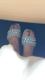 Anushka Sen feet photo thumbnail