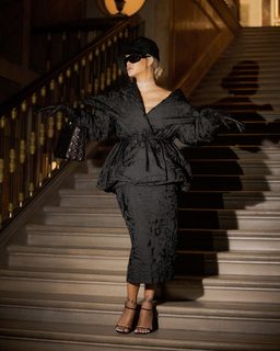 Rihanna feet photo thumbnail