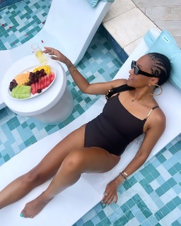 Tia Mowry feet photo thumbnail