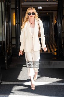 Kathryn Newton feet photo thumbnail