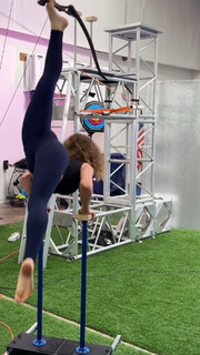 Sofie Dossi feet photo thumbnail