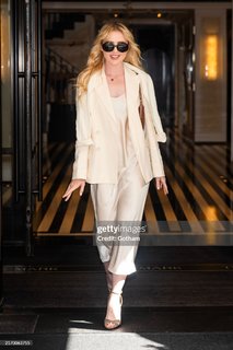 Kathryn Newton feet photo thumbnail