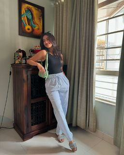 Anushka Sen feet photo thumbnail