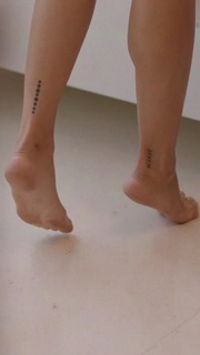 Isis Valverde feet photo thumbnail