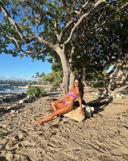 Nicole Scherzinger feet photo thumbnail