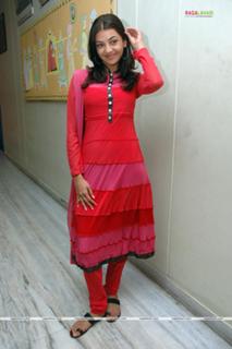 Kajal Aggarwal feet photo thumbnail
