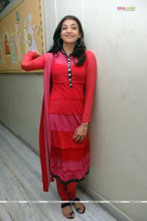 Kajal Aggarwal feet photo thumbnail