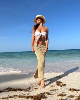 Carolina Ardohain feet photo thumbnail