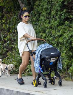 Vanessa Hudgens feet photo thumbnail