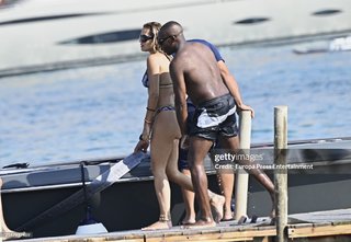 Rita Ora feet photo thumbnail