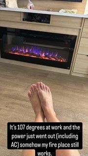 Sarah Michelle Gellar feet photo thumbnail