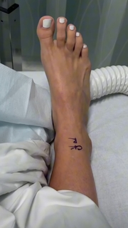 Jenna Ezarik feet photo thumbnail