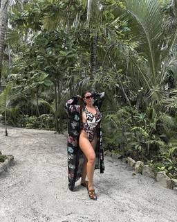 Wanda Nara feet photo thumbnail