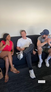 Mindy Kaling feet photo thumbnail