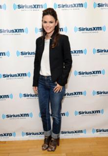 Rachel Bilson feet photo thumbnail