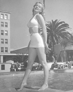 Marilyn Monroe feet photo thumbnail