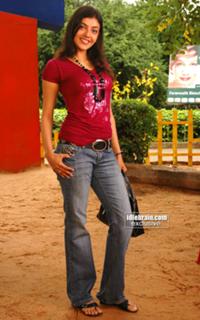 Kajal Aggarwal feet photo thumbnail