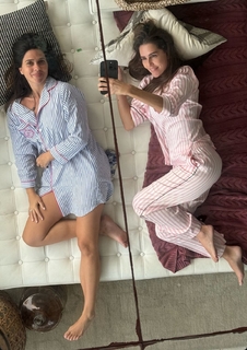 Deborah Secco feet photo thumbnail