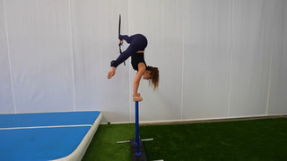Sofie Dossi feet photo thumbnail