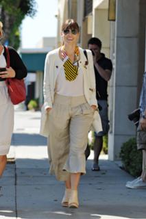 Jessica Biel feet photo thumbnail