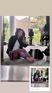 Hina Khan feet photo thumbnail