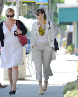 Jessica Biel feet photo thumbnail