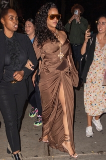 Rihanna feet photo thumbnail