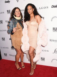 Rihanna feet photo thumbnail