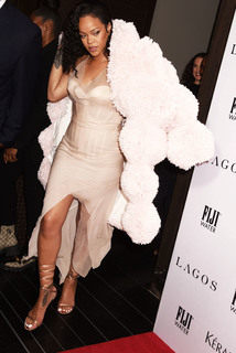 Rihanna feet photo thumbnail