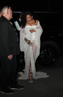 Rihanna feet photo thumbnail
