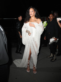 Rihanna feet photo thumbnail