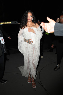 Rihanna feet photo thumbnail
