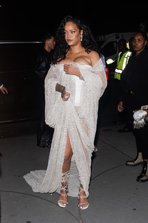 Rihanna feet photo thumbnail