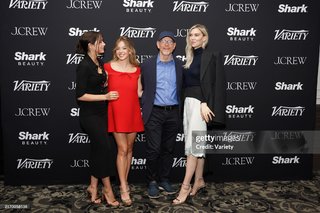 Sydney Sweeney feet photo thumbnail