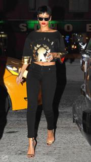 Rihanna feet photo thumbnail