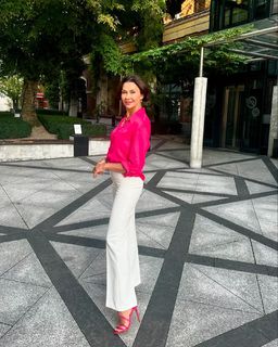 Anna Popek feet photo thumbnail
