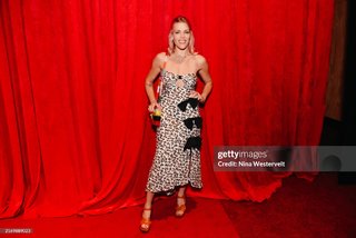 Busy Philipps feet photo thumbnail