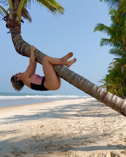 Flávia Alessandra feet photo thumbnail