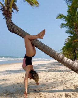 Flávia Alessandra feet photo thumbnail